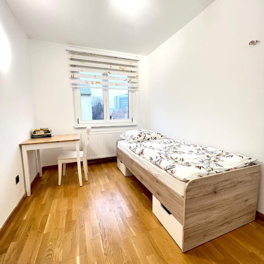Spacious Apartment With Terrace Vienna Exterior photo